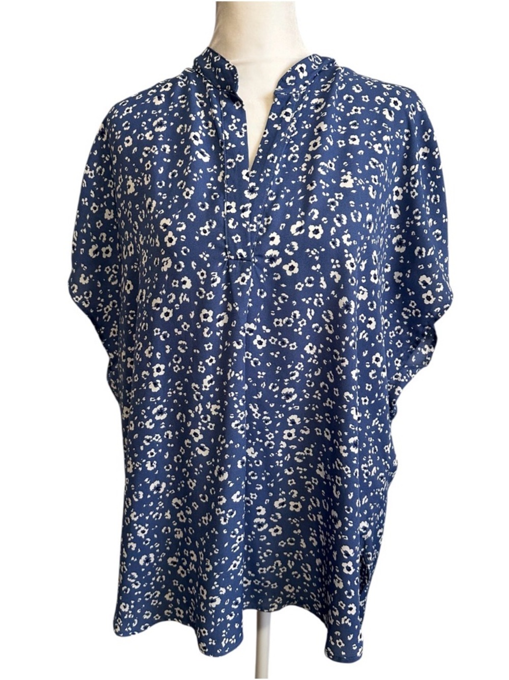 W5 women’s Casual Short Sleeve top size L floral